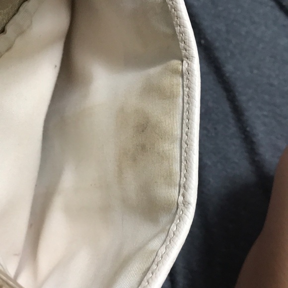 Coach over the shoulder - Picture 2 of 3